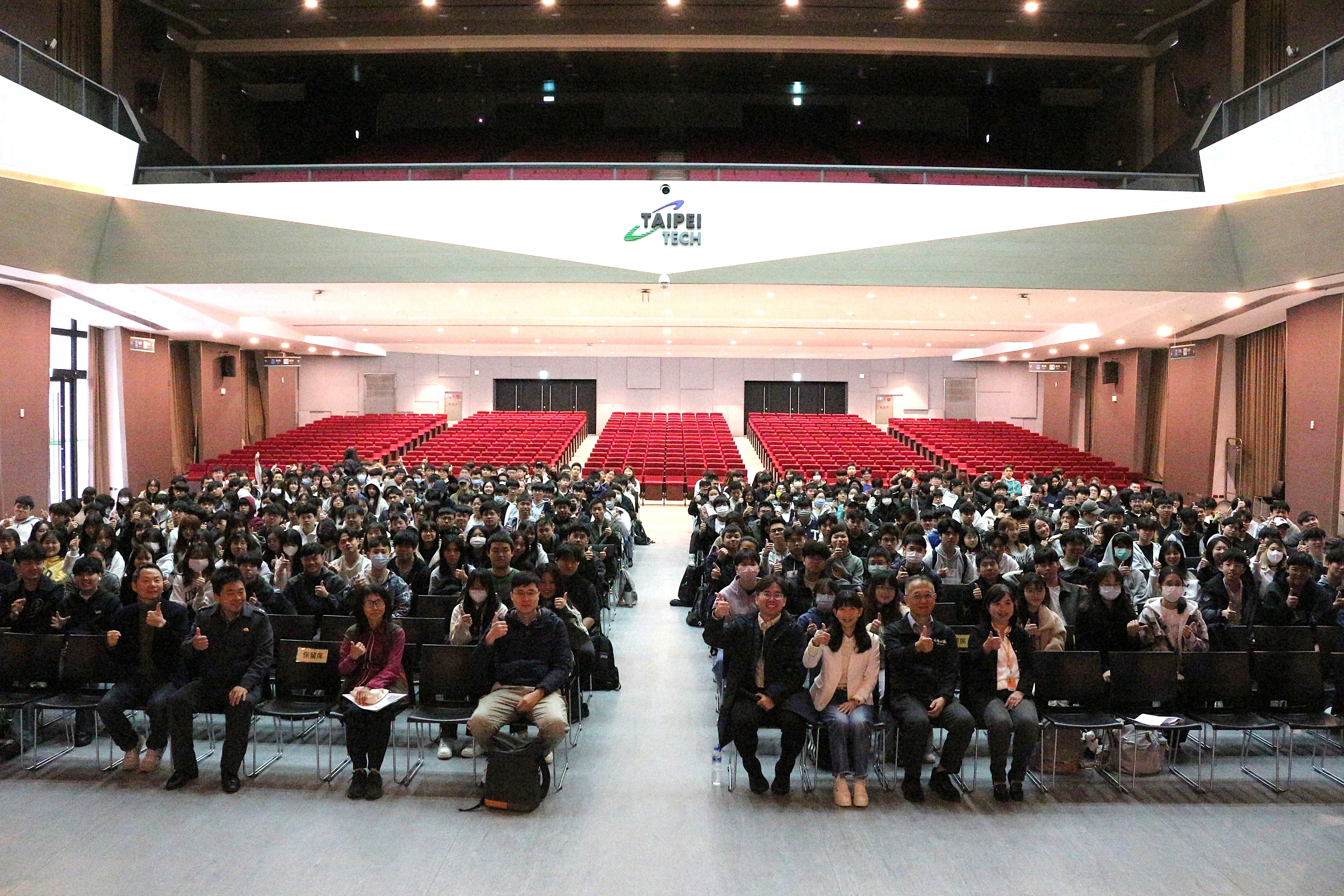 20251230 得獎人 校園講座 圖 (1)